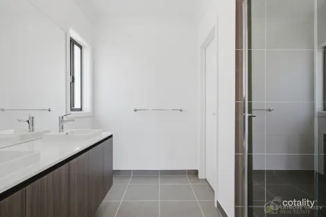 Property photo of 34 Mill Lane Rosedale VIC 3847
