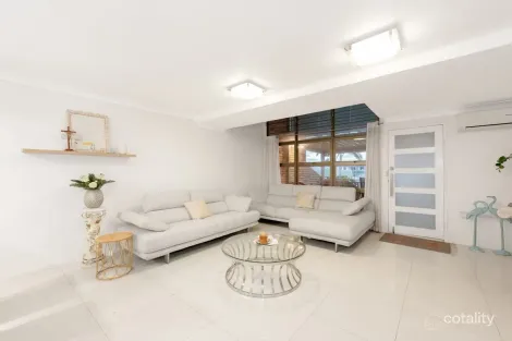Property photo of 13/33-39 Hooker Boulevard Broadbeach Waters QLD 4218