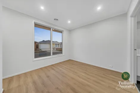 Property photo of 44 Grevillea Circuit Clyde VIC 3978