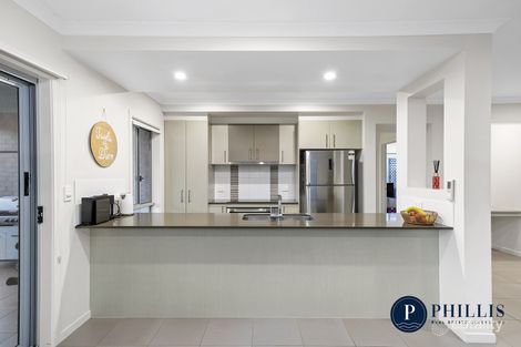 Property photo of 8 Waterhouse Drive Willow Vale QLD 4209