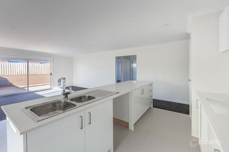 Property photo of 22 Gosse Crescent Brookfield VIC 3338