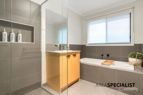 Property photo of 11 Athletic Circuit Clyde VIC 3978