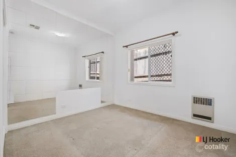 Property photo of 44 Lexcen Avenue Nicholls ACT 2913