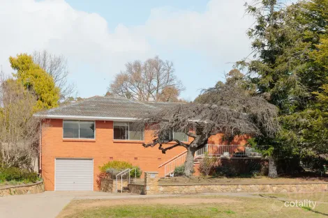 Property photo of 13 Mawson Drive Mawson ACT 2607