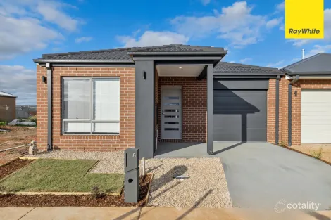 8 HANOVER CCT, MELTON SOUTH, VIC 3338
