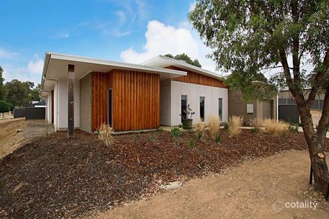 4 Claremont Tce, Strathdale, VIC 3550