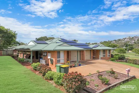 2/2 Toos Cl, Cooee Bay, QLD 4703