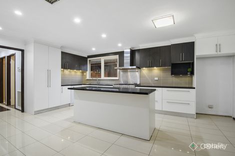 Property photo of 10 Struan Avenue Endeavour Hills VIC 3802