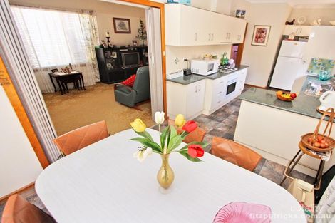 Property photo of 7 Walteela Avenue Mount Austin NSW 2650