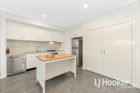 Property photo of 9 Codrus Walk Pakenham VIC 3810