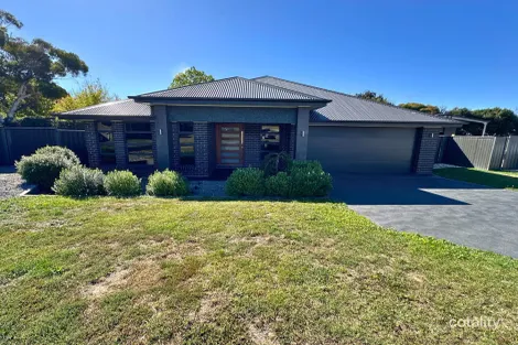 13 Streatfeild Cl, Blayney, NSW 2799