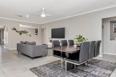 Property photo of 8 Chipper Way South Yunderup WA 6208