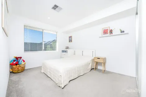 Property photo of 3 Alabaster Approach Jindalee WA 6036