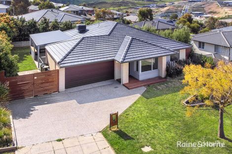Property photo of 4 Broomfield Avenue Sunbury VIC 3429