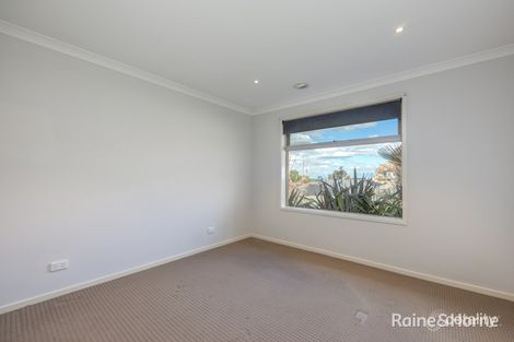 Property photo of 4 Broomfield Avenue Sunbury VIC 3429