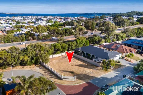 2 Royal Cres, Wannanup, WA 6210