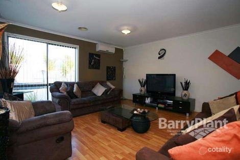 Property photo of 3 Mallee Circuit Pakenham VIC 3810