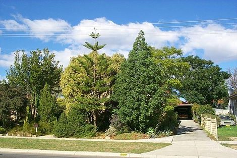 200 Clayton St, Koongamia, WA 6056