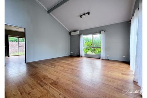 Property photo of 8 Melba Court Mount Ommaney QLD 4074