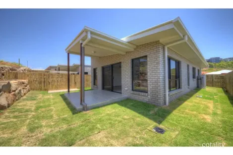 Property photo of 2/41 Waterview Drive Lammermoor QLD 4703