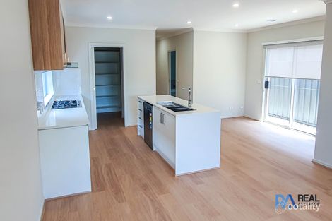 34 Caravan Pde, Berwick, VIC 3806