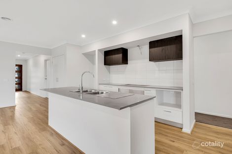 Property photo of 18 Erasmus Avenue Craigieburn VIC 3064