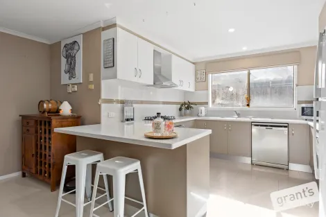 Property photo of 14 Norman Place Narre Warren VIC 3805