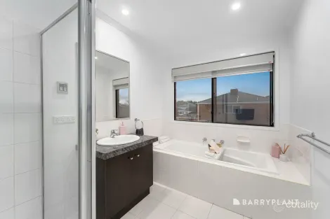 Property photo of 12 Robusta Avenue Bundoora VIC 3083