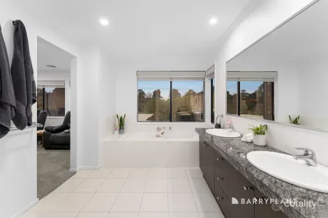 Property photo of 12 Robusta Avenue Bundoora VIC 3083