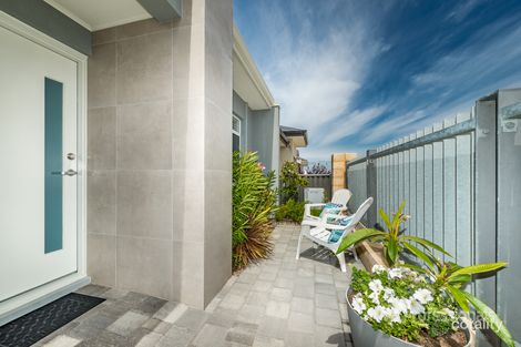 Property photo of 12 Bellefontaine Grove Mindarie WA 6030