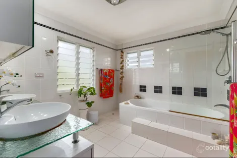 Property photo of 307 Kitchener Road Stafford Heights QLD 4053