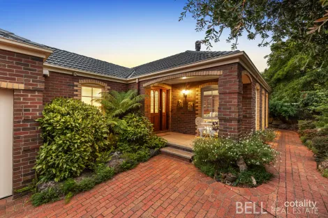10 Fielden Cl, Mooroolbark, VIC 3138