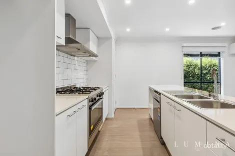 18 Gem Cres, Cobblebank, VIC 3338