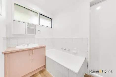 Property photo of 4 Jacinta Drive Cranbourne West VIC 3977