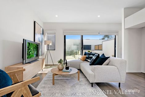 Property photo of 6 Patria Walk Avondale Heights VIC 3034