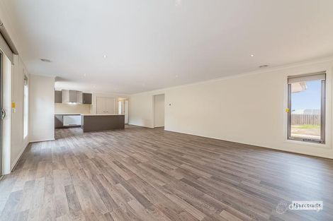 Property photo of 66 Manikato Drive Drouin VIC 3818