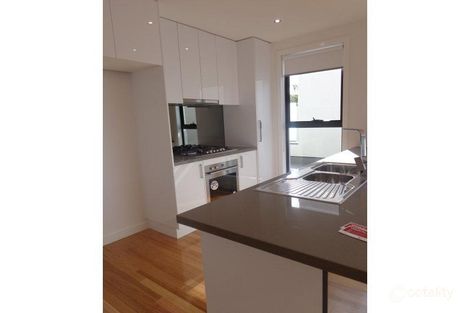 Property photo of 2/28 Bulla Road Strathmore VIC 3041