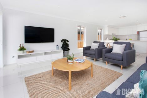 Property photo of 14 Samuel Close Thirroul NSW 2515