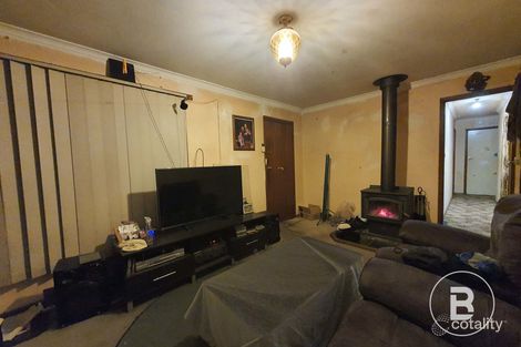 Property photo of 2 Clover Street Wendouree VIC 3355