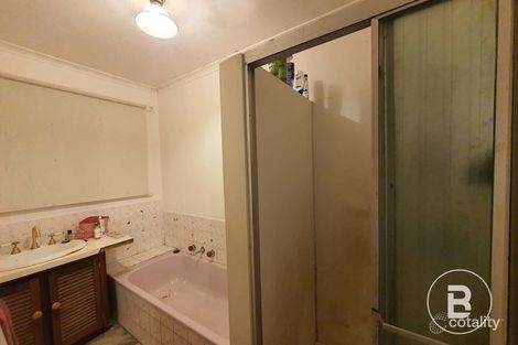 Property photo of 2 Clover Street Wendouree VIC 3355