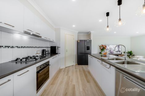 Property photo of 4 Greenview Court Cranbourne North VIC 3977