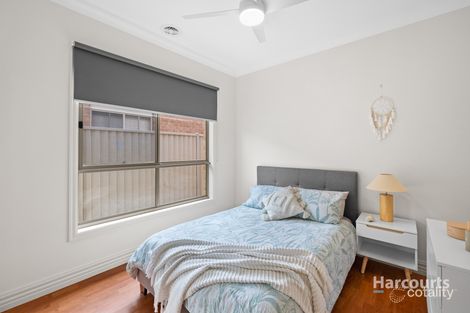 Property photo of 22 Nullarbor Place Caroline Springs VIC 3023
