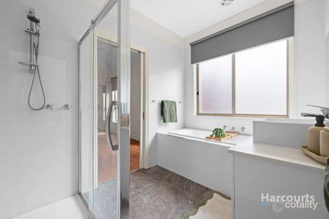Property photo of 22 Nullarbor Place Caroline Springs VIC 3023