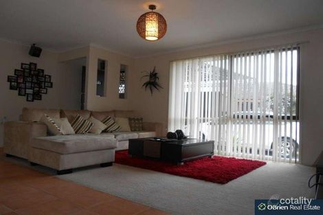 Property photo of 33 Girvan Circuit Endeavour Hills VIC 3802