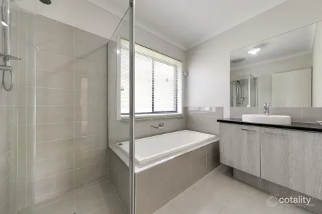 Property photo of 18 Stable Street Pakenham VIC 3810