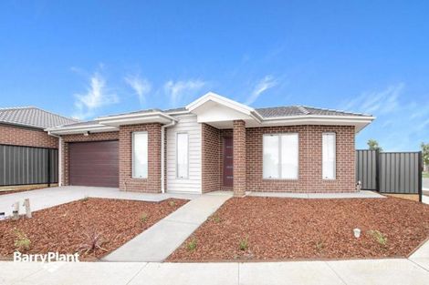 Property photo of 27 Essence Parkway Craigieburn VIC 3064