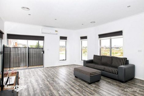 Property photo of 27 Essence Parkway Craigieburn VIC 3064