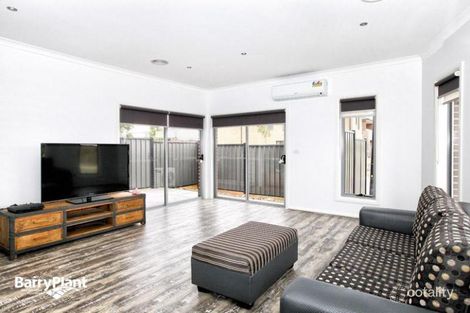 Property photo of 27 Essence Parkway Craigieburn VIC 3064