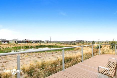 Property photo of 27 Essence Parkway Craigieburn VIC 3064