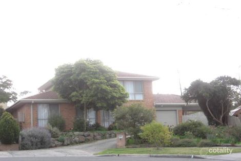 8 REGINALD CL, BERWICK, VIC 3806